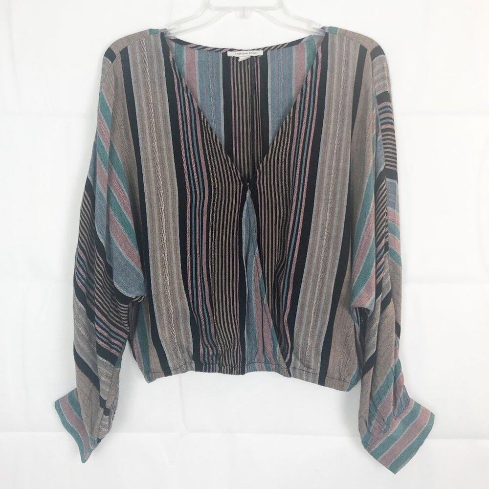 American Eagle Long Sleeve Striped V-Neck Crop Top Size M